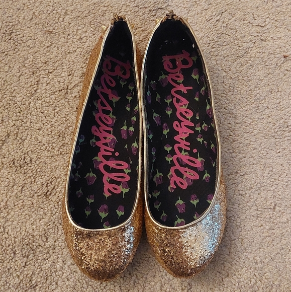 Betsey Johnson Shoes - Betsyville by Betsy Johnson Gold Glitter Flats, Size 8.5